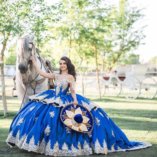 Robes De Quinceanera bleu Royal, épaules dénudées, avec des Appliques en cœur, avec traîne De balayage, pour 16 filles, robe De bal