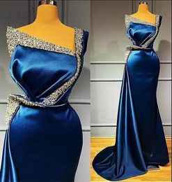 Bleu Royal Satin Sirène Formelle Robes De Soirée Pour Les Femmes Cristal Perlé Plus La Taille De Bal Robes De Soirée Robe De Mariage Plus La Taille CC