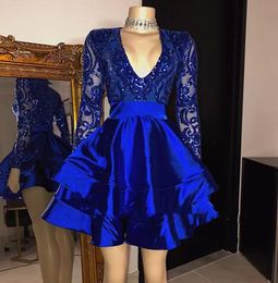 Royal Blue Satin Tiered Short Prom Party Dresses 2023 Ong Sleeves Sequins V Nek Sexy avond Formele jurken Arabisch afstuderen Vestidos de Feast