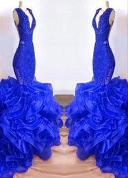 Royal Blue v Neck Lace Long Mermaid Prom -jurken 2019 Organza gelaagde ruches sweep trein formele feest avondjurken89772224
