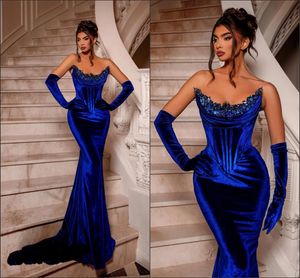 Royal Blue Velvet Mermaid avondjurken strapless kralen stenen ruches sweep trein prom jurk op maat gemaakt diner verjaardag jurken bc16601 0509