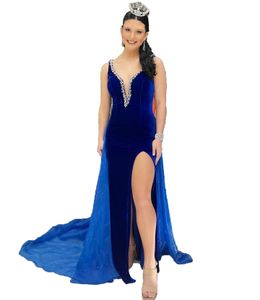 Vestido de fiesta de terciopelo azul real con cristales de cola de organza Escote en V pronunciado Vestido de desfile para niña adolescente preadolescente Fiesta formal Invitada a la boda Capeta roja Pista con abertura alta