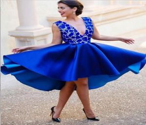 Royal Blue Vneck Homecoming -jurken Lace Top Mouwloze open Backless Satin Hilo prom jurken Elegante formele jurken Kort eveni1656967