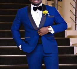 Royal Blue Wedding Groom Tuxedos 2018 Negra Shawl Lapel de dos piezas One Boton Business Party Men Suits Chaqueta Pants35373386