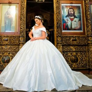 Koninklijke prinses baljurk trouwjurk sexy off the shoulder boog backless sweep trein bruidsjurken op maat gemaakte satijnen lange trouwjurken