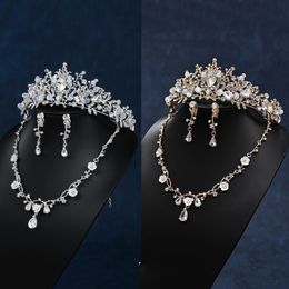 Nouveau ensemble de mariées à la main 2022 bijoux coréens bijoux de mariée haut de gamme Collier de couronne de mariage trois pièces 240102
