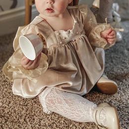 Koninklijke stijl babys prinses romper geboren fluwelen rompertjes bodysuit peuter verjaardagsfeestje jumpsuits. babykleding 3T240311