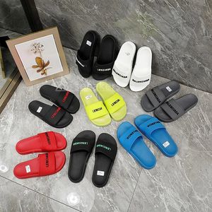 Rubber Paris Slippers Mannen Vrouwen Antislip Sandalen klassieke zomer Designer Koppels Witte Platte Bodem Sliders Letters Flats Zool Embossing Badschoen Strand 35-44 x62