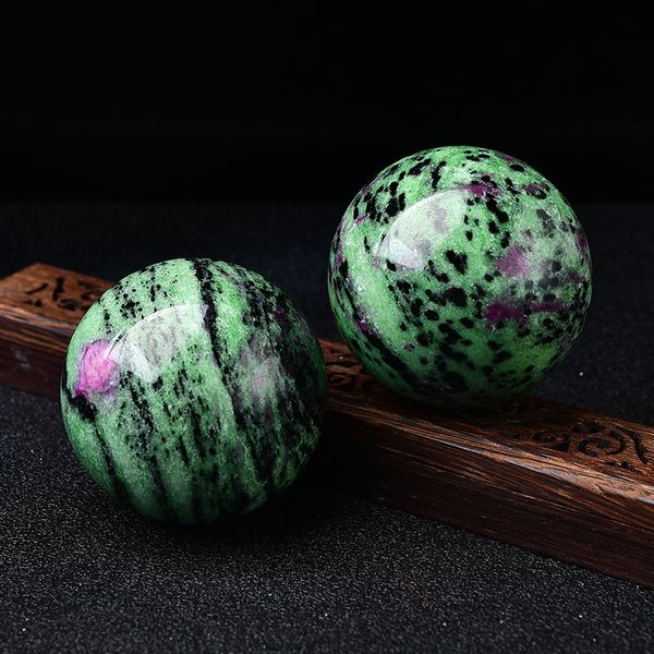 Rubis en Zoisite poli à la main Sephere Reiki Healing Ball Méditation Décor UV Réactif Gemstone Healing Sphere Reiki Sphere Ball