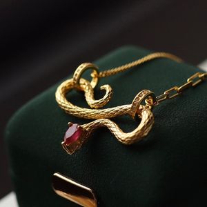Collier serpent rubis avec argent sterling plaqué or 18 carats style serpent style polyvalent chaîne collier pendentif serpent