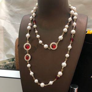 Ruby White Pearl Bead Chandail Chaîne Perles Colliers pour Lady Marque Bijoux Designer c Automne Hiver Ras Du Cou Or Diamant Leeter Longue Chaîne avec Boîte