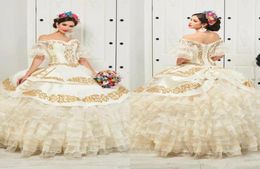 Ruffled Floral Charro Quinceanera jurken 2021 Off Shoulder Puffy rok Goud borduurwerk kralen Princess Sweety 16 Girls Masquerade 3307830