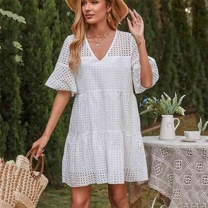 Ruches Witte V-hals Jurk voor Womens Zomer Hollow Fake Tweedelige Vintage Mini Jurk Dames Flare Sleeve Sexy Vestido 210508