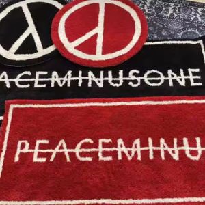 Tapijten Designer Rug Christmas Decorations Fashionchaopai PeaceminusOne Rug dezelfde PMO Anti War -tapijt Ins Mesh Red Decorative