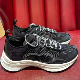 Sneakers RUN Scarpe in tessuto tecnico a maglia bianco nero Dettaglio G in gomma Interlocking uomo donna sneaker aerodinamiche designer luxury Italy sport trainer oversize 01