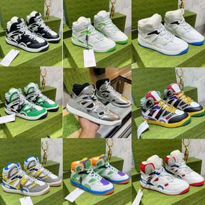 Chaussures de course Hommes Baskets Designer Chaussure de basket-ball Marche Chaussures décontractées Baskets de course Gris Blanc Vert Noir Argent Chaussures pour hommes en cuir Baskets respirantes 537