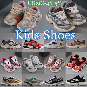 Running Kids Shoes 9060 Peuter Sneakers 4y 5y Trainers Girls Jongens Running Shoe Designer Jeugdloper Ademende zeezout Wit Arctisch grijs Kwarts Regenwolk Bricks