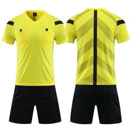 Conjuntos para correr Árbitro clásico Jersey de fútbol Conjunto Adulto Vneck Uniforme de fútbol Manga corta Partido Juez Camisa Tres bolsillos Pantalones cortos 220923