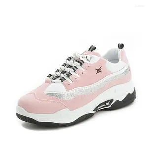 Chaussures de course 2024 Femme Spring Summer Le cuir doux pu coréen Sneakers étudiants Plate-forme de marche