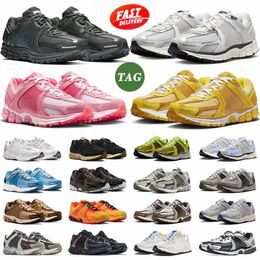 Chaussures de course Chaussures de créateurs Baskets Vomero 5 Mousse Rose Femmes Hommes Baskets Panda Noir Photon Poussière Métallique Argent Doernbecher Supersonic Chaussures De Coureurs En Plein Air