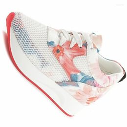 Chaussures de course Femmes Breffable Mesh Hauteur Augmentation du sport Madames Floral Floral Hidden Heel Fitness Training Training