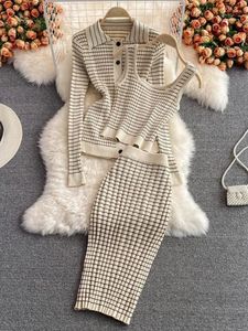 Piste automne petit parfum costume de mode plaine tricot cardigan manteau + bas gilet + collants plissés rayés 3 pièces 240301