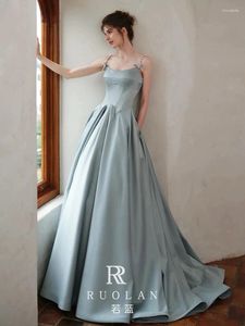 Runway -jurken Blue Satin Celebrity Jurk Backless Woman French Pearl Bow Spaghetti Strap Wedding Party Floor Lengte Prom avondjurken