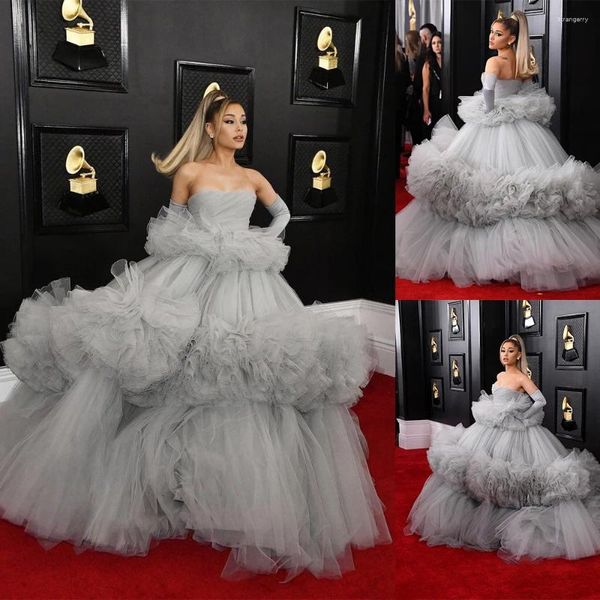 Robes de piste magnifique robe de bal célébrité pour les femmes jupe sans bretelles coupe ajustée balayage train sans manches à volants robe de soirée de bal