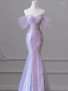 Robes de piste Magnifique Violet Bleu Celebrity Perle Perles Chaîne De L'épaule Sirène Paillettes Paillettes Longueur De Plancher Saoudienne Robe De Bal