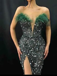 Runway -jurken Groene Sparkly Mermaid Prom -jurken lovertjes Veren Strapless High Spit Celebrity feest avondjurk elegante formele jurken