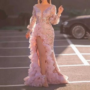 Runway -jurken roze avondjurken Mermaid Appliques Lace Net Garen Trailing pailletten gesplitst Dubai Saoedi -Arabië Lange prom -jurk jurk