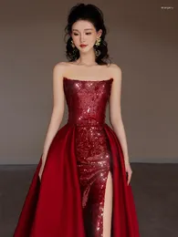 Runway -jurken rode senior glinsterende beroemdheid jurk strapless off schouder mode split slanke splicing vloer lengte formele feest avondjurken