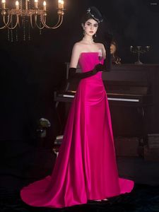 Runway -jurken Rose Celebrity Strapless Black Long Gloves Ruched Satin 2024 Bruid Toasting Clothing Elegant Prom Party Evening Jurkens