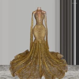 Runway-jurken Sparkly Gold Mermaid Prom Awards Show-jurk met capemantel Kristallen kralen pailletten Glitter Mesh Rode loperjurk voor dames