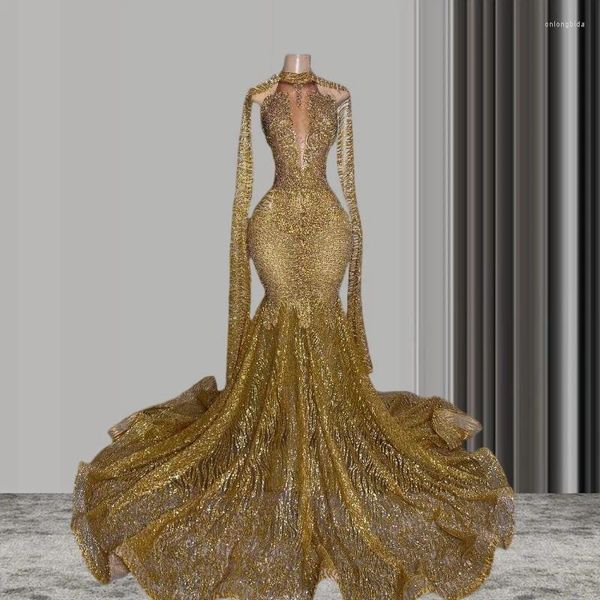 Robes de piste Sparkly Gold Mermaid Prom Awards Show Robe avec Cape Cape Cristal Perlé Paillettes Glitter Mesh Robe De Tapis Rouge Pour Les Femmes