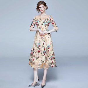 Piste d'été broderie florale robe femmes mode Vintage fête robes mi-longues robes de vacances décontractées 210529
