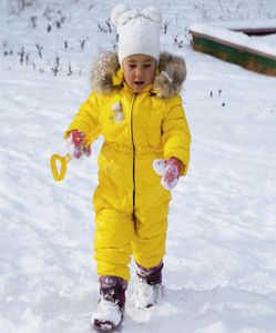 Russie hiver enfants filles garçons combinaison de neige combinaison bébé blanc canard vers le bas vestes ensemble enfants réel fourrure de raton laveur à capuche barboteuses Y81516388