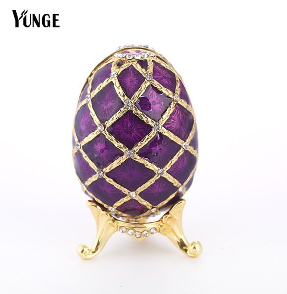 Boîte à bijoux en forme d'œuf violet russe fabergé, peinte sur support, sertie d'émail et de cristaux pour la décoration de la maison Y2001064376929