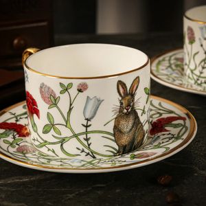Porcelaine royale russe Lomonossov dessin animé lapin plaqué or tasse à café et soucoupe coffret cadeau 240301
