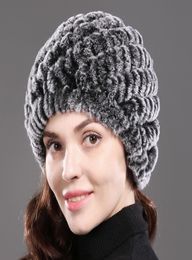 Hiver russe Real Fur Snow Hat Femmes Fabriquées à la main Tricoted Rex Rex Rabbit Fur Skullies Cap chaud Soft Rex Rabbit Fur Boneies9914378