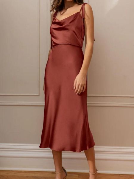 Rust Bridemsid Dress Tea Length Wedding Party Gowns Las delicadas correas de espagueti se atan en los hombros para un ajuste ajustable y un toque femenino.