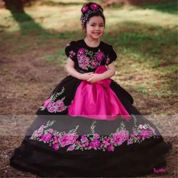 Rustique Velours Noir Fleur Filles Robes Style Mexcien Toddler Fête D'anniversaire Robe Floral Applique Enfants Photographie Porte Avec Des Perles