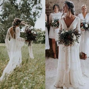 Rustieke Boheemse trouwjurken Hippies V Nek Lange mouw LAAG LAAG BACK STRAND BOHO TUIN Country Bridal Jurys Robe de Mariee PLU218D