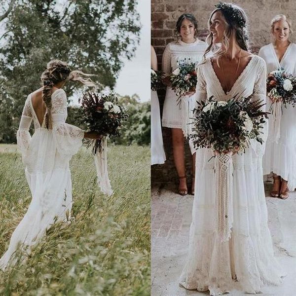 Robes de mariée bohème rustique Hippies col en V à manches longues en dentelle dos bas plage Boho Garden Country robes de mariée robe de mariée Plu203H