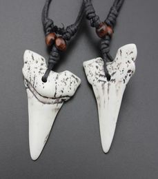 S 20 pièces Imitation os de Yak sculpture dent de requin pendentif à breloque perles en bois collier amulette cadeau voyage souvenir 5544541