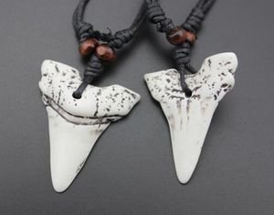 s 20pcs Imitatie Yak Bone Carving Shark Tooth Charm Hanger Houten Kralen Ketting Amulet Gift Reizen souvenir8276801