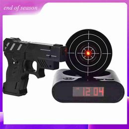 S Electronics Reloj de escritorio Digital Gun Despertador Gadget Target Laser Shoot para niños Despertador Mesa Despertar 211111255N