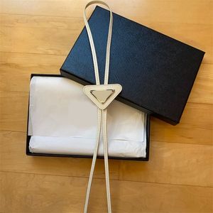 S Cravate Designer Bolo Hommes Cravates Mode Chemise Ornement Couleur Unie Triangle Lettre À La Mode Affaires Casual Cravate Simple Cordon Pj046 B4