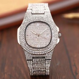 s nouvelles montres de diamant complètes étanches montres pour hommes montres à quartz de mode en acier inoxydable calendrier cool hommes montre Gif285l