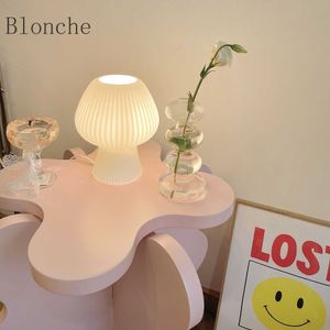 S Retro gestreepte paddestoel Korea Ins Tulip Decoratie Glass Atmosfeer Tafel Licht Slaapkamer Leuk bedlamp 1229